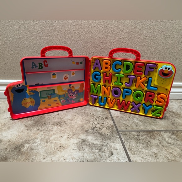 Sesame Street Elmo Backpack and toy set - Picture 5 of 11